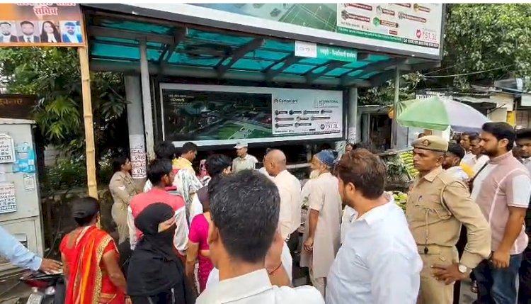 कलेक्ट्रेट गेट पर दंपति ने फिर की आत्मदाह की कोशिश