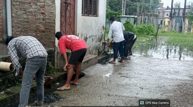 देवरनियां बिजलीघर में जलभराव, सवा सौ गांवों की बिजली ठप