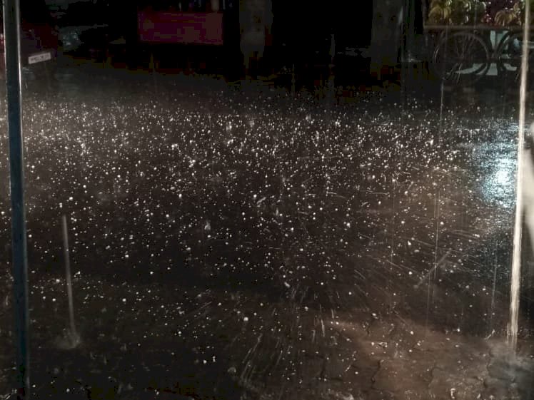 अचानक बदला मौसम, तेज बारिश के साथ ओलावृष्टि