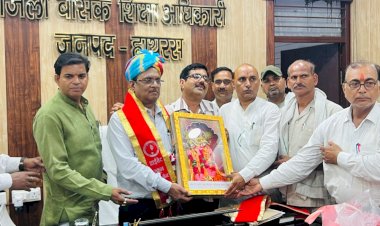 हाथरस: नवागत बीएसए रणवीर सिंह से मिला प्राइवेट स्कूल मैनेजमेंट एसोसिएशन का प्रतिनिधिमंडल