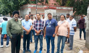 बरेली में भीषण सड़क हादसा: तेज रफ्तार कार ने मारी टक्कर, 55 फीट गहरी खाई में गिरी गाड़ियां; शाहजहांपुर के व्यापारी की मौत