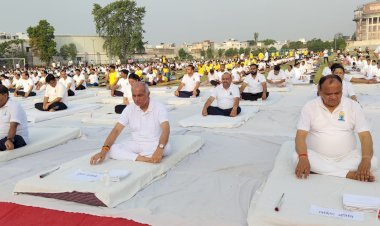 स्पोर्ट्स स्टेडियम में हुआ भव्य योग आयोजन