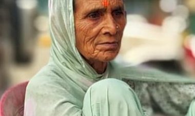 घर में वृद्ध महिला की गला रेतकर हत्या