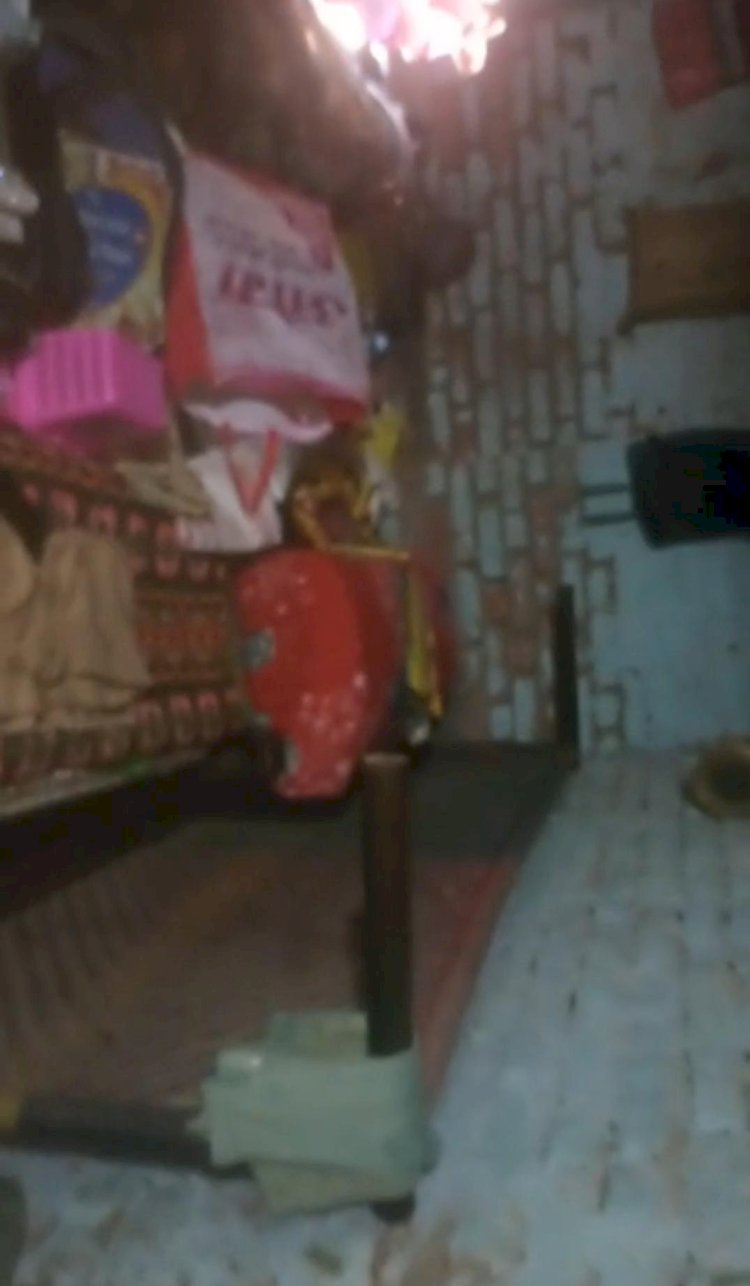 सेंध लगाकर नकदी और जेवरात चोरी