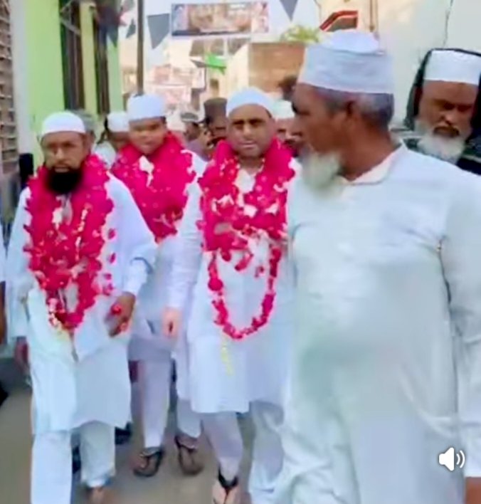 एक साथ उमरा पर रवाना हुए सात सदस्य