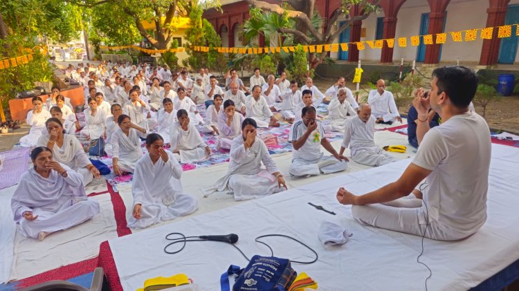 योग दिवस पर कराया योग और ध्यान