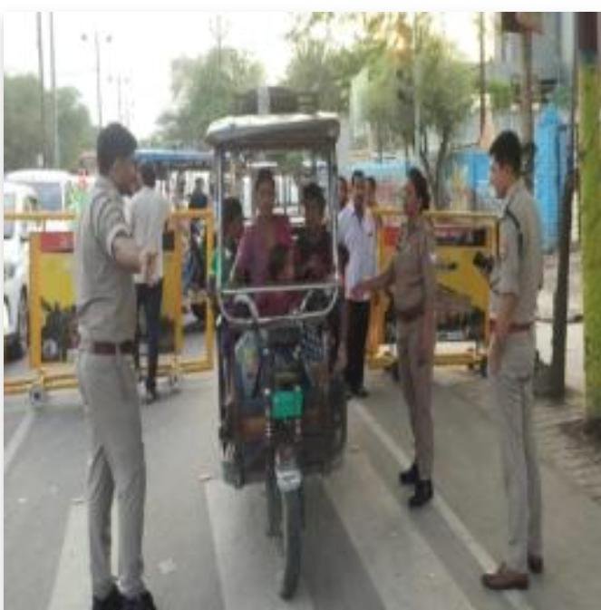 ई-रिक्शा चालकों पर यातायात पुलिस की बड़ी कार्रवाई