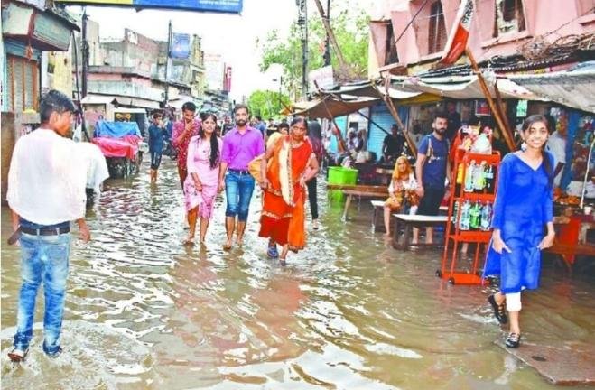 हल्की बारिश में जलभराव, नगर निगम के दावों पर सवाल